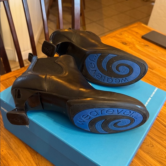 Fluevog Danke Black Chelsea Boots size 11. Excellent condition - Picture 7 of 9